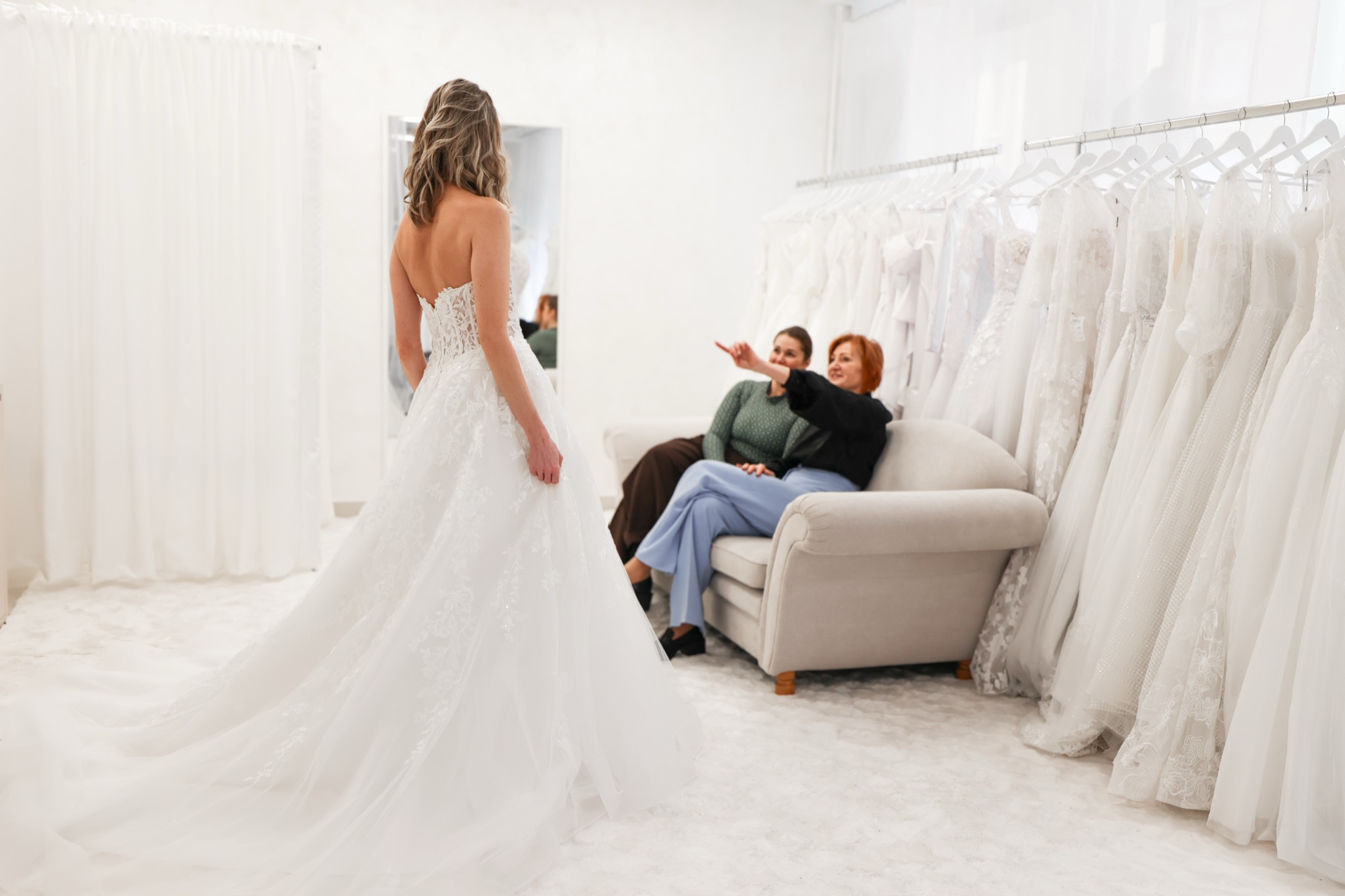 Svadobné šaty – Svadobný salón Ellen